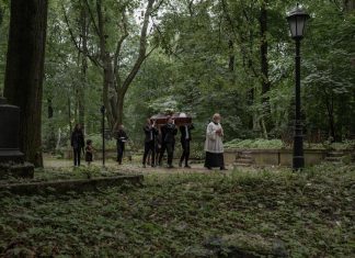 Nekroloji Nedir? Nekroloji ve Obituari Arasındaki Farklar ve Örnekler obituary